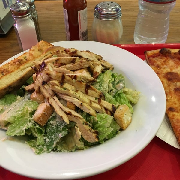Santa Monica Pizza Kitchen Pizza Place In West Los Angeles