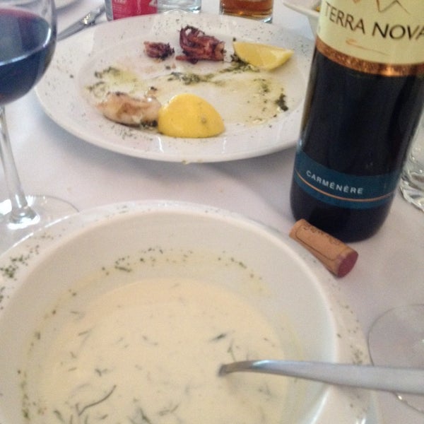 รูปภาพถ่ายที่ TANNAT Cocina Mediterránea &amp; Terraza Martini โดย Isra เมื่อ 10/27/2014