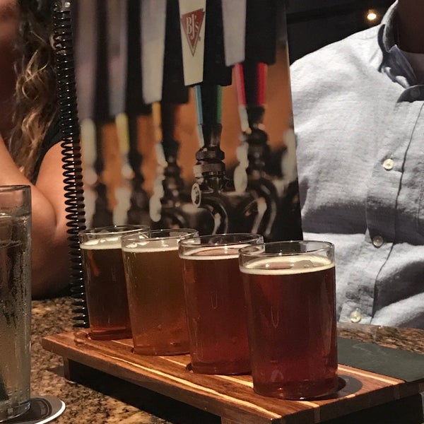 Photo taken at BJ&#39;s Restaurant &amp; Brewhouse by Super Mario  on 8/12/2017