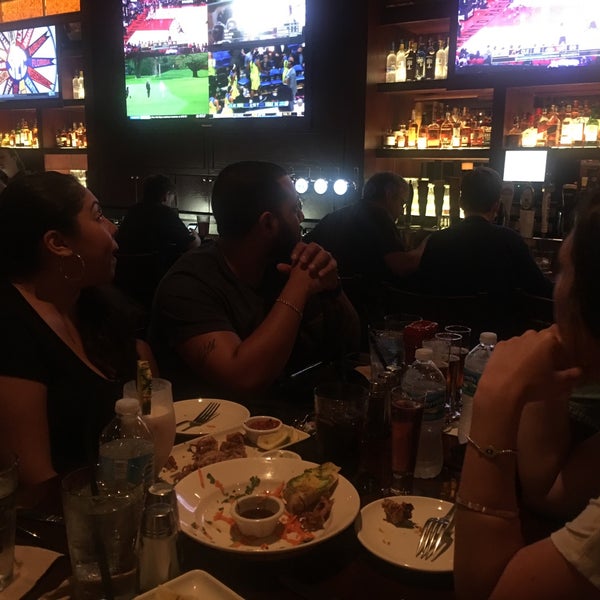 Photo taken at BJ&#39;s Restaurant &amp; Brewhouse by Super Mario  on 5/22/2016
