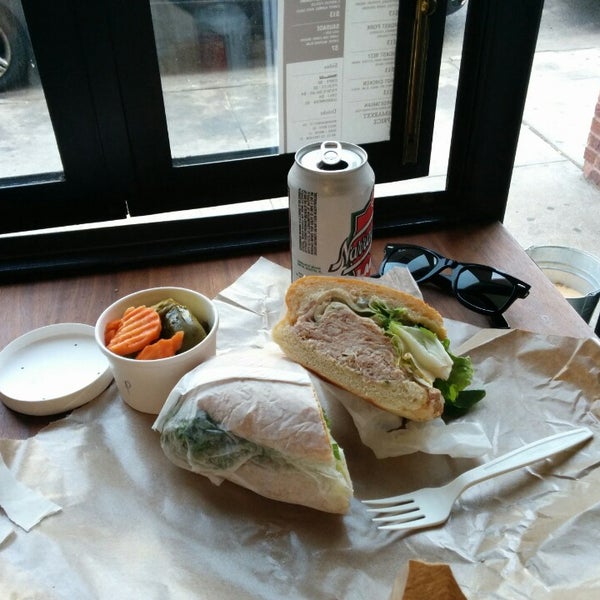 Photo taken at Meat Hook Sandwich by Yue W. on 7/3/2014