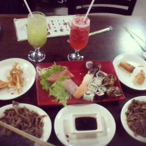 รูปภาพถ่ายที่ Hattori Sushi Bar โดย Paula S. เมื่อ 3/21/2014
