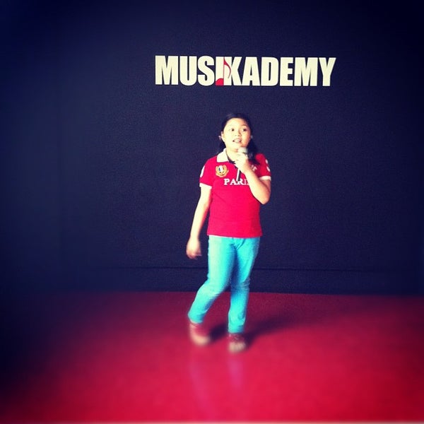 9/15/2012 tarihinde Betz M.ziyaretçi tarafından Musikademy'de çekilen fotoğraf