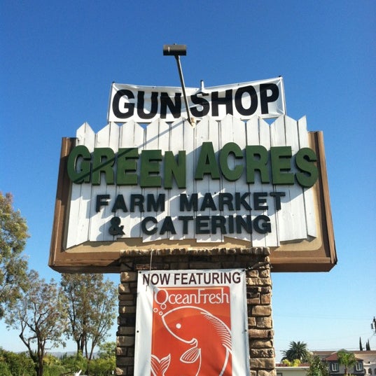 Photo taken at Green Acres Farm Market and Catering by Scott L. on 12/6/2012