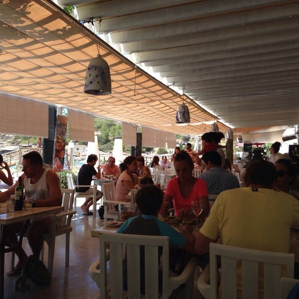 Photo taken at CANA SOFIA BEACH COCKTAIL RESTAURANTE by Oriol C. on 7/8/2014