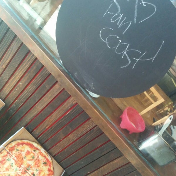 5/30/2014にjodyがPancoast Pizzaで撮った写真