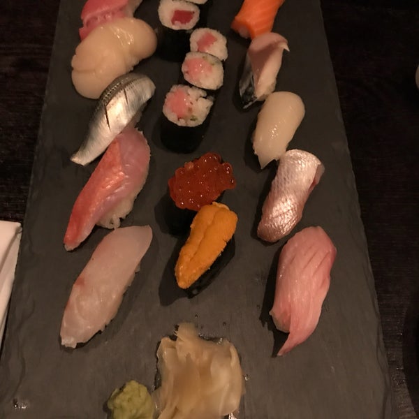 Снимок сделан в Nare Sushi пользователем VJ M. 7/2/2017