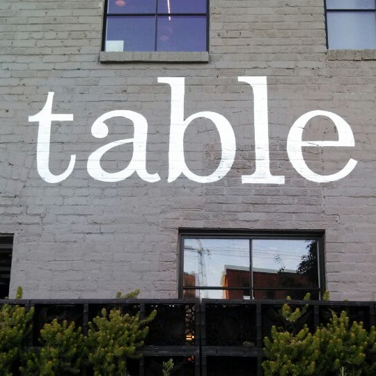 Foto tirada no(a) Table por Aaron em 9/4/2013