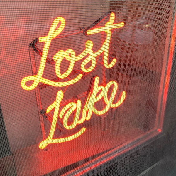 Foto diambil di Lost Lake oleh Kendall B. pada 10/31/2020