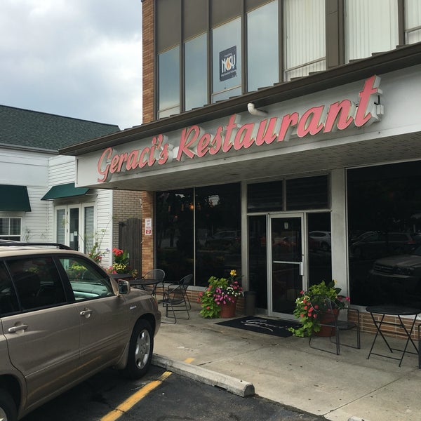 Foto tirada no(a) Geraci&#39;s Restaurant por Kendall B. em 7/30/2016