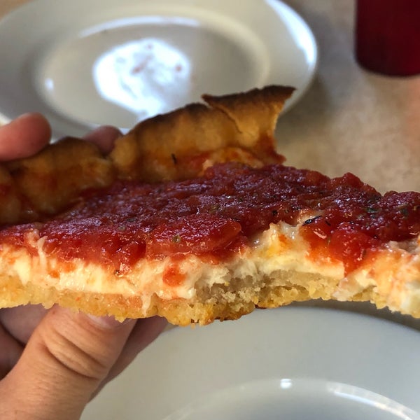 Foto tirada no(a) Pizano&#39;s Pizza por Kendall B. em 9/16/2019