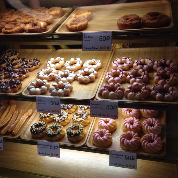 รูปภาพถ่ายที่ Donut&#39;s Club โดย Танита 김 영 옥 เมื่อ 7/2/2014