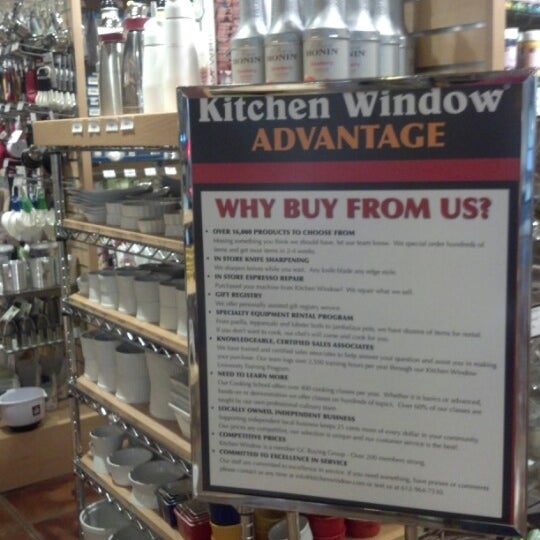 รูปภาพถ่ายที่ Kitchen Window โดย Shannon M. เมื่อ 11/1/2012