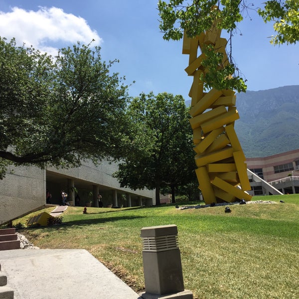 Foto diambil di Universidad de Monterrey (UDEM) oleh Guillermo J. pada 5/4/2017