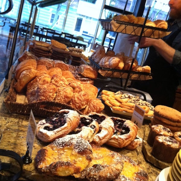 Снимок сделан в Fleur De Lis Bakery &amp; Cafe пользователем Mary D. 3/7/2014