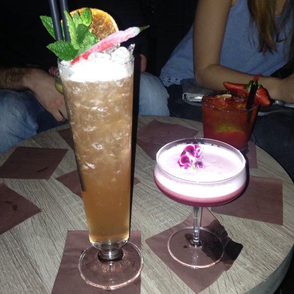 Photo prise au Bloody Mary Cocktail Lounge par Raquel R. le4/25/2015