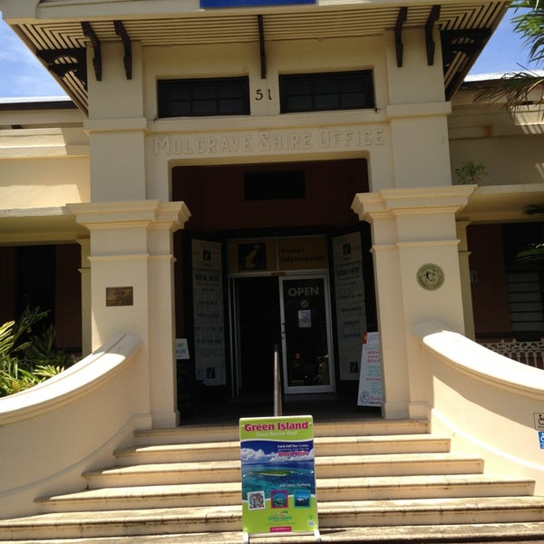 รูปภาพถ่ายที่ Cairns &amp; Tropical North Visitor Information Centre โดย Cory S. เมื่อ 1/8/2013