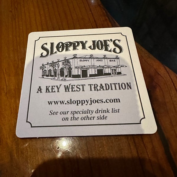 รูปภาพถ่ายที่ Sloppy Joe&#39;s Bar โดย Tom Z. เมื่อ 4/18/2023