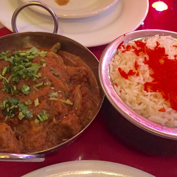 1/16/2016 tarihinde Sibyl N.ziyaretçi tarafından Apna Masala Indian Cuisine'de çekilen fotoğraf