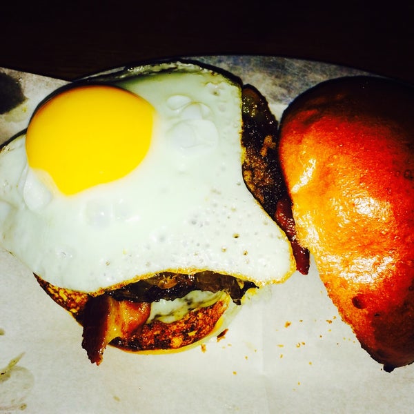 Foto tirada no(a) Black Iron Burger por Vero em 1/22/2015