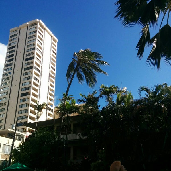 Photo taken at Waikiki Sand Villa Hotel by たけちゃん on 6/8/2017