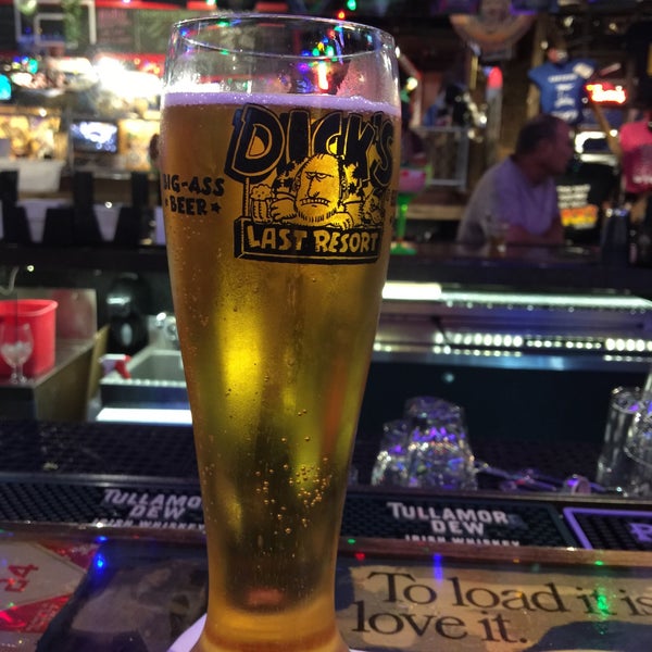 Photo taken at Dick&#39;s Last Resort by Karole D. on 7/5/2015