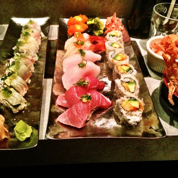 Foto tirada no(a) Coast Sushi Bar por Brigitte C. em 8/9/2014