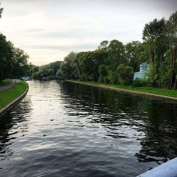 Мало крестовский. Река крестовка в спб. Мало крестовский. Мало крестовский. Крестовский мост.