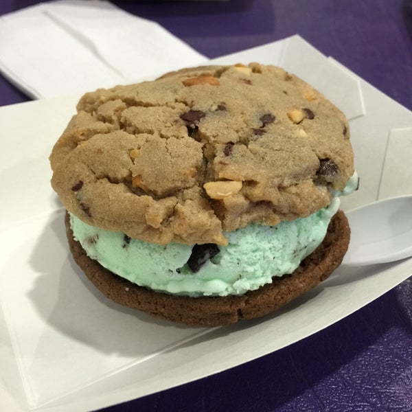 Foto scattata a Sweet Sammies da Marcus S. il 7/18/2015