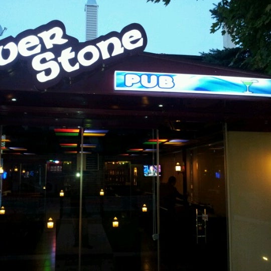 Foto tirada no(a) River Stone Pub por Tamer S. em 10/29/2012