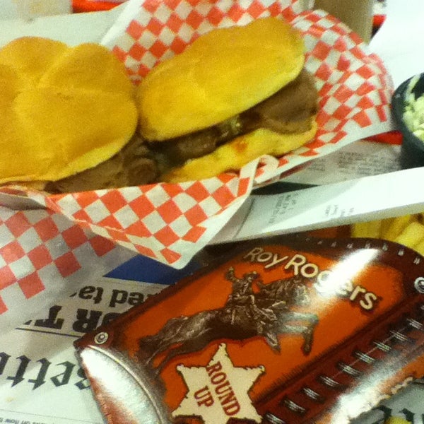Photo taken at Roy Rogers by Javier V. on 1/11/2013