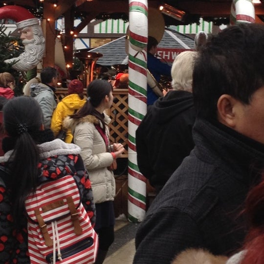 Das Foto wurde bei Vancouver Christmas Market von Silvi G. am 12/23/2012 aufgenommen