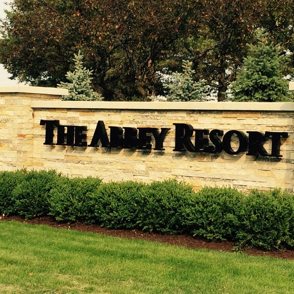 Foto diambil di The Abbey Resort oleh Matthew pada 7/4/2015