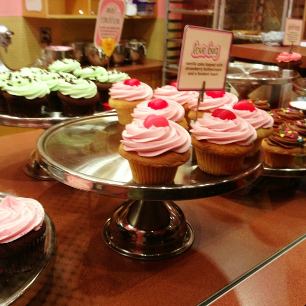 Photo taken at Cupcakes on Denman by Donna E. on 2/11/2013