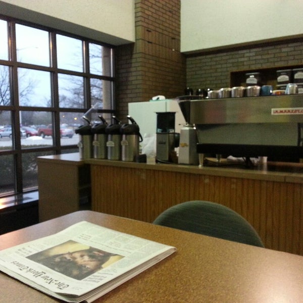 รูปภาพถ่ายที่ Bon Bon&#39;s Coffee Company โดย Jeff เมื่อ 2/26/2013