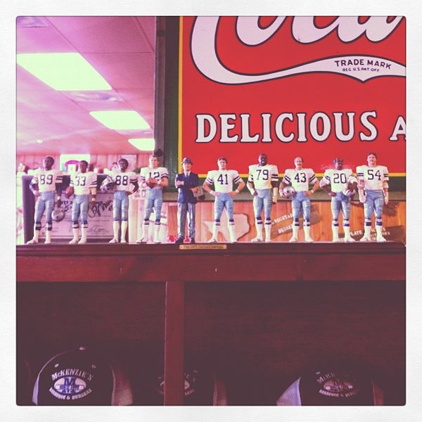 9/18/2012에 Kevin C.님이 McKenzie&#39;s Barbeque &amp; Burgers에서 찍은 사진