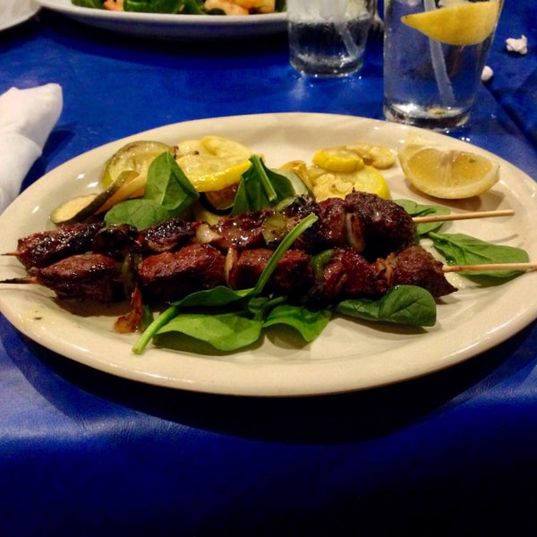 12/27/2015 tarihinde Kevin C.ziyaretçi tarafından The Olive Oil Greek Restaurant'de çekilen fotoğraf