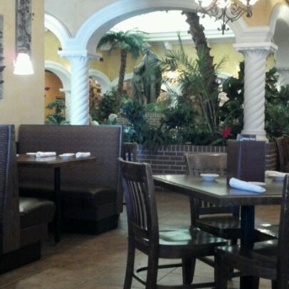 Снимок сделан в Abuelo&#39;s Mexican Restaurant пользователем Stephanie T. 11/26/2012