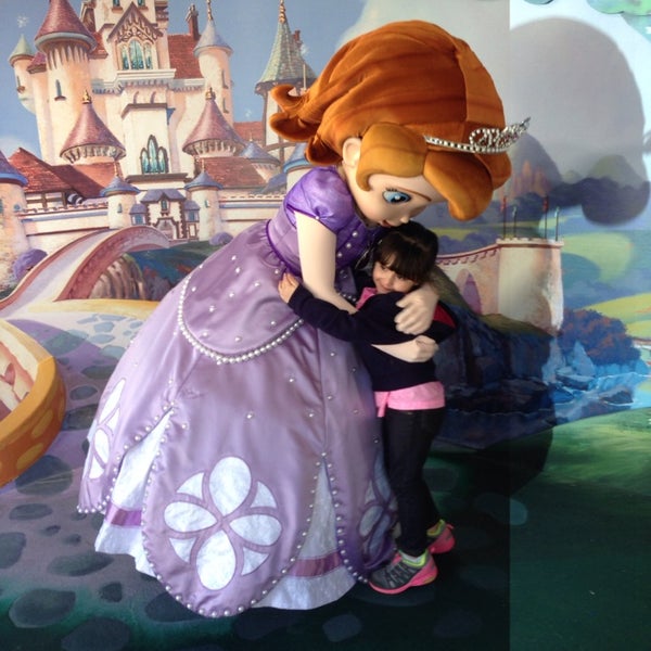 Princess Sofia Meet n' Greet - Theme Park Ride / Attraction in Lake Buena  Vista