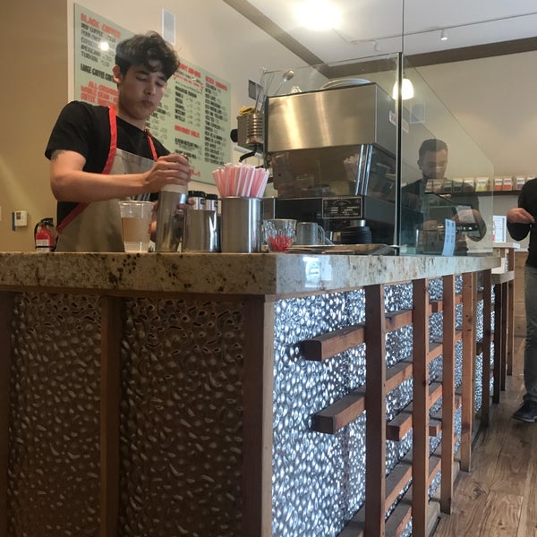 1/16/2018에 @theMichaelShane님이 Aharon Coffee &amp; Roasting Co.에서 찍은 사진