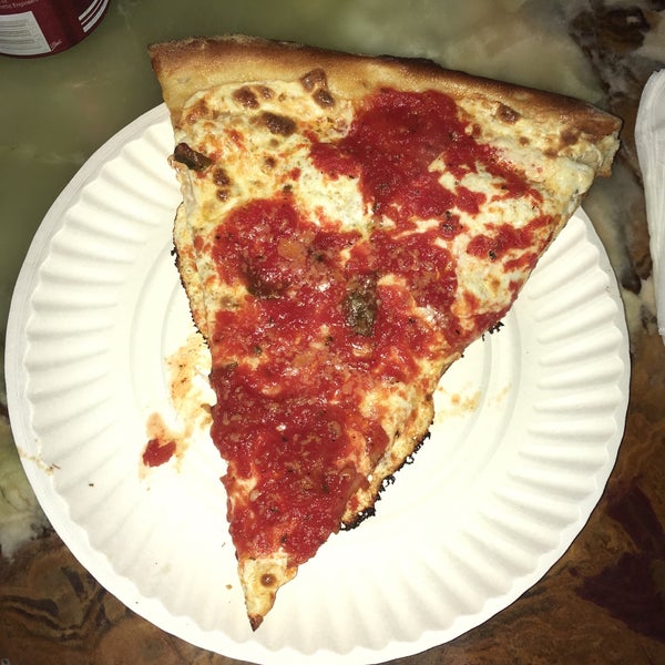 Das Foto wurde bei Uncle Paul&#39;s Pizza von Jonna P. am 9/10/2016 aufgenommen