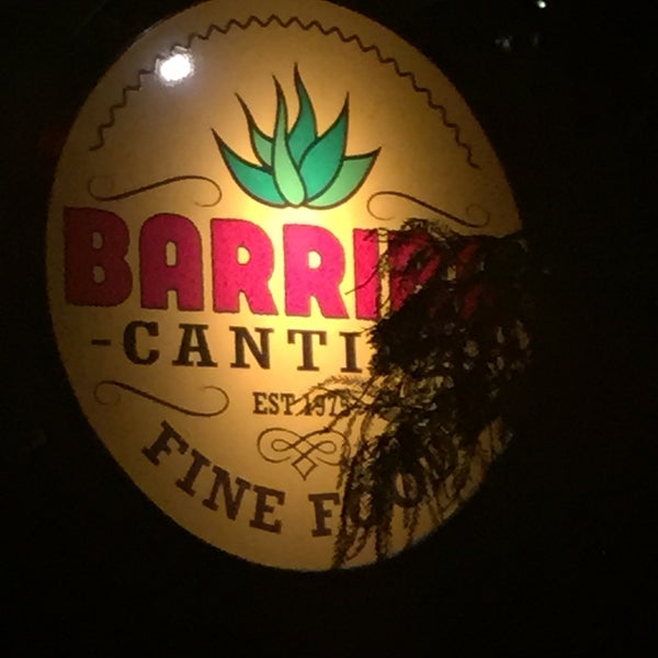 รูปภาพถ่ายที่ Barriba Cantina โดย Jenn V. เมื่อ 9/27/2015
