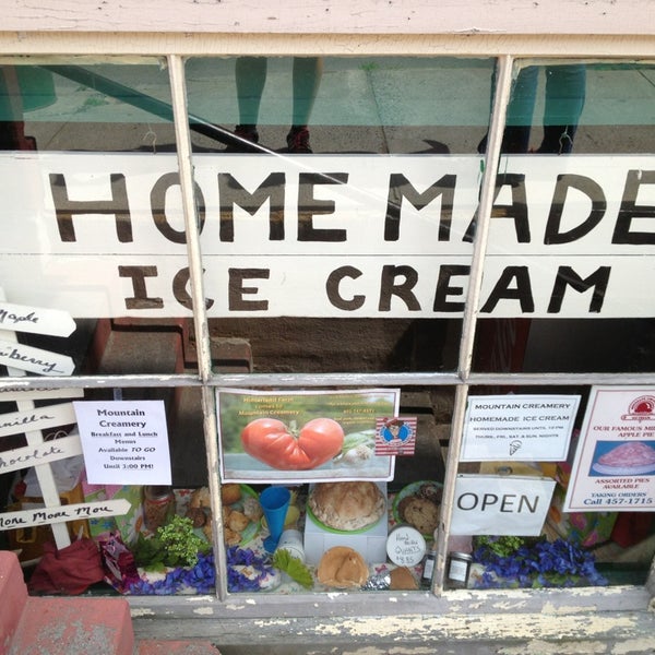 Foto diambil di Mountain Creamery oleh Michelle K. pada 7/12/2013