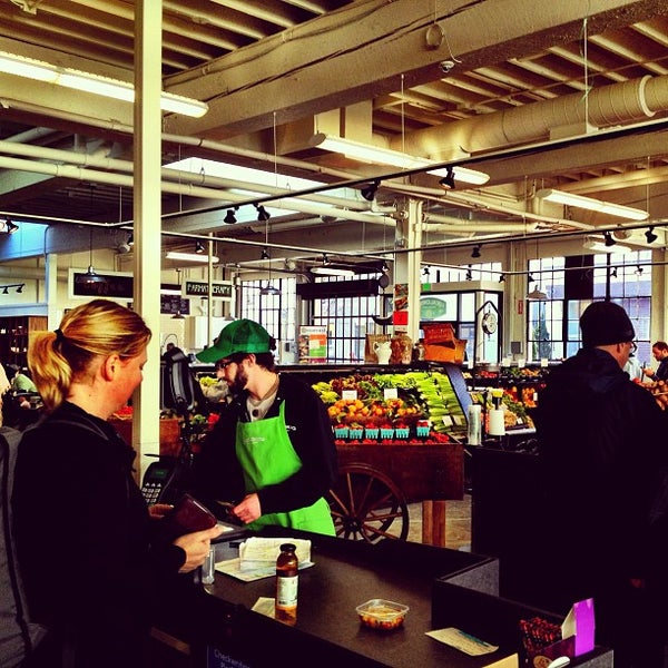 Foto diambil di Local Choice Produce Market oleh Lisa P. pada 1/19/2013