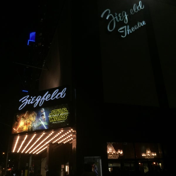 รูปภาพถ่ายที่ Ziegfeld Theater - Bow Tie Cinemas โดย Thomas G. เมื่อ 1/29/2016