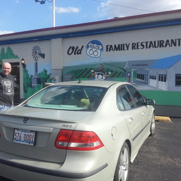 Photo taken at Old Route 66 Family Restaurant by Julie S. on 5/3/2014
