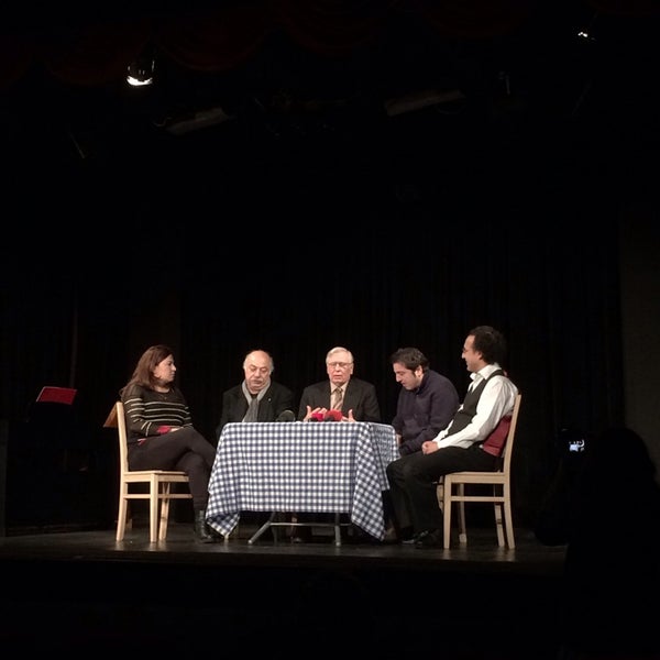 Foto diambil di Ali Poyrazoğlu Tiyatrosu oleh eces pada 1/4/2014
