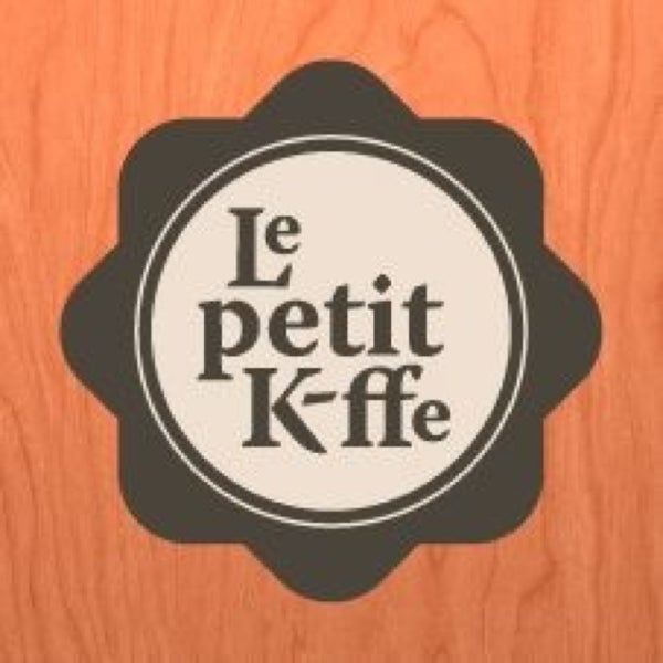 รูปภาพถ่ายที่ Le Petit K-ffe โดย Omar P. เมื่อ 11/9/2015