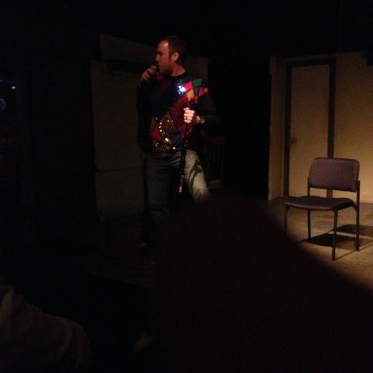 รูปภาพถ่ายที่ Browncoat Pub &amp; Theatre โดย Jon A. เมื่อ 12/16/2012
