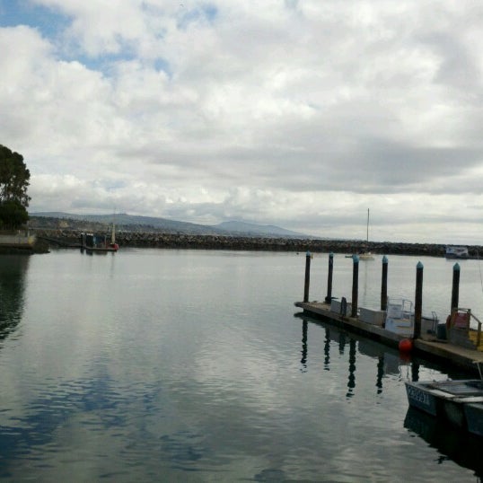 Снимок сделан в Dana Wharf Whale Watching пользователем Justine D. 12/23/2012